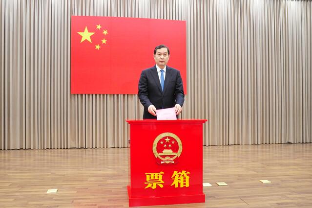 6月10日上午,市委书记张超超在石家庄市桥西区第76号选区市委机关投票