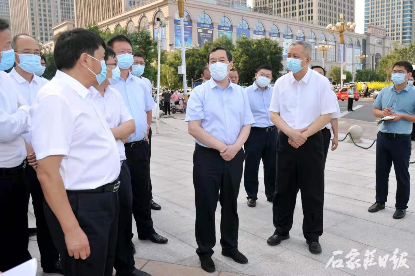 8月29日下午,市委书记张超超实地调研了双鸽厂区周边规划建设情况