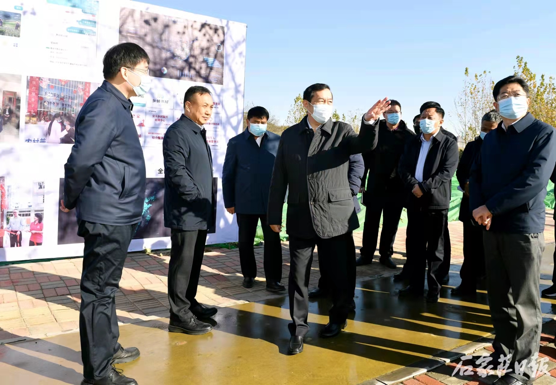 11月23日,市委书记张超超在正定县调研了宜农科技总部项目.