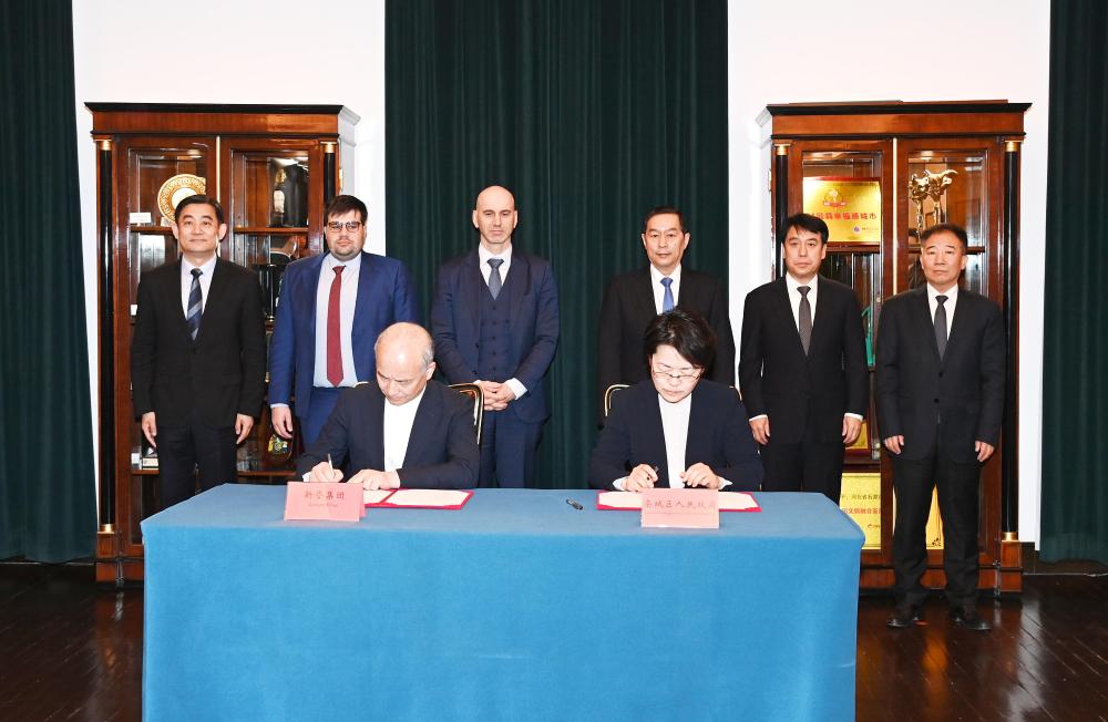 张超超与法国驻华使馆经济处公使衔参赞江天、阿尔斯通集团中国区总裁耿明和新誉集团董事长周立成一行进行工作会谈