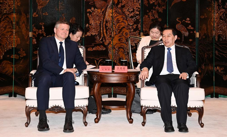张超超与丹麦驻华大使孔墨客一行进行工作会谈