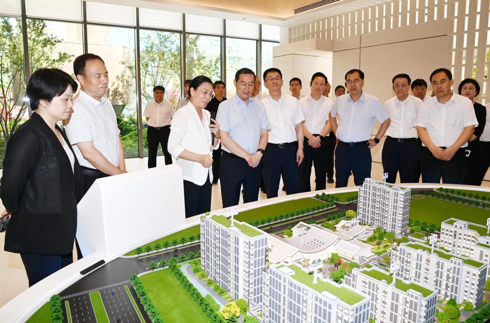 张超超带领市领导集体观摩重点民生项目建设