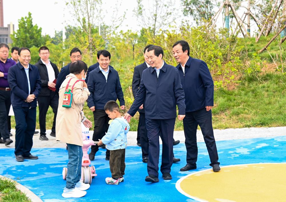 张超超调研检查民生工程建设