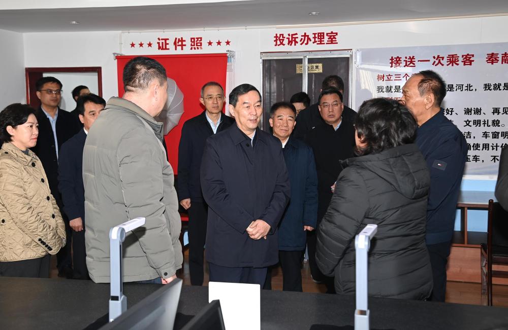 ?�ų����߷�ο��һ�߹�����Ա������ظ�λ��һ�߹�����Ա�����´��ʺ�