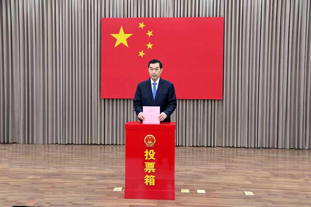 张超超参加石家庄市桥西区人大代表换届选举投票