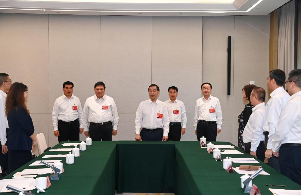 张超超看望出席市第十二次党代会代表