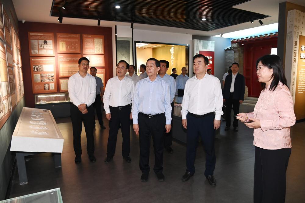 张超超在河北师范大学走访调研